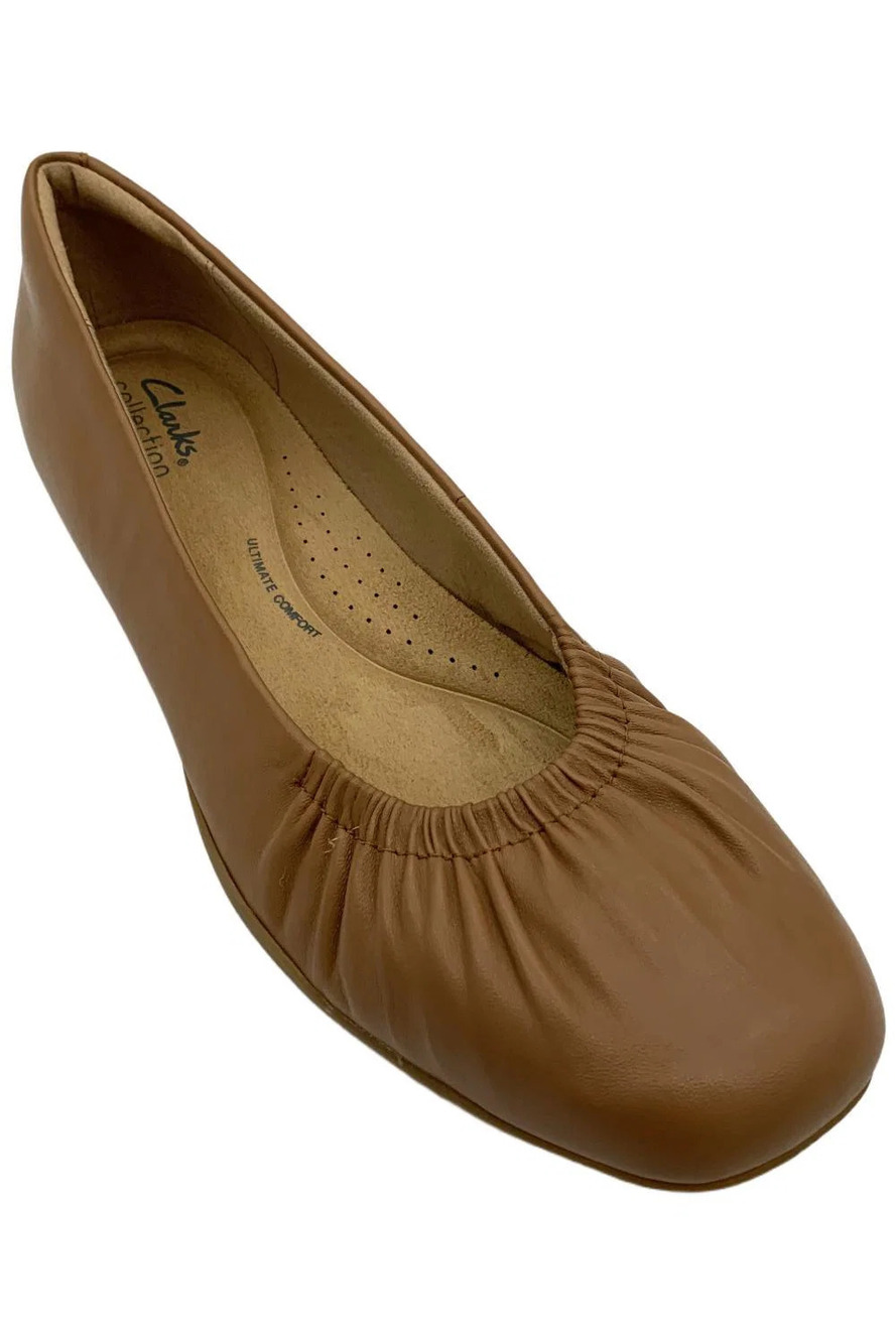 Clarks Collection Women's Jazmynn Lo Leather Ballet Flat Tan - Wide